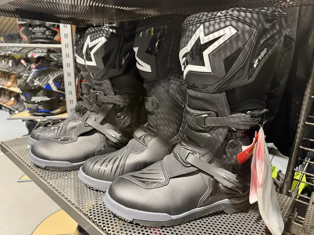 Alpinestars offroad-støvler på hylde