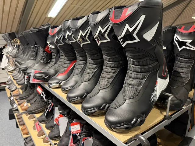 Alpinestars racerstøvler i række