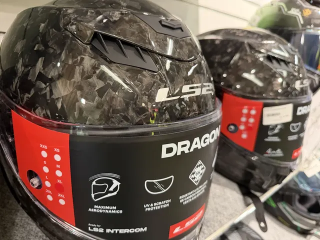 LS2 Dragon hjelm i carbon