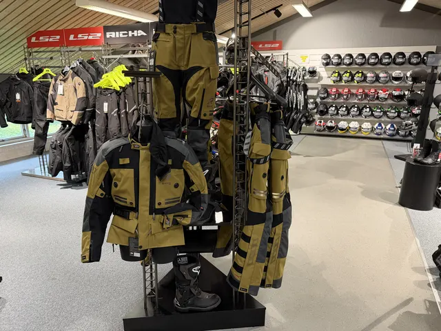 Rukka udstyr på mannequin hos Rydbergs MC