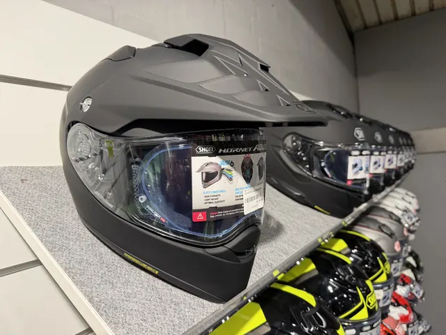 Shoei touringhjelm i mat sort