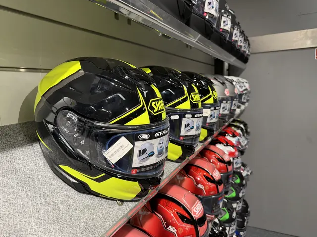 Shoei hjelm i neongul