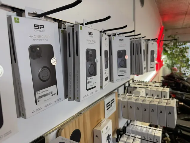 Telefonholdere og tilbehør på væggen