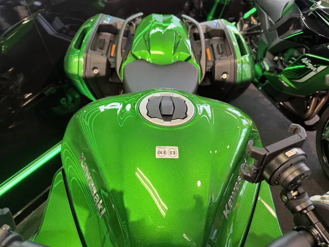Kawasaki-tank set oppefra