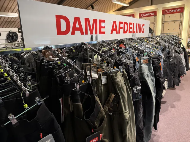 Dameafdelingen med beklædning